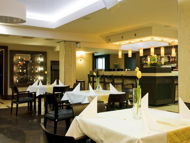 Hotel-Restauracja Platan ชานูฟ ภายนอก รูปภาพ
