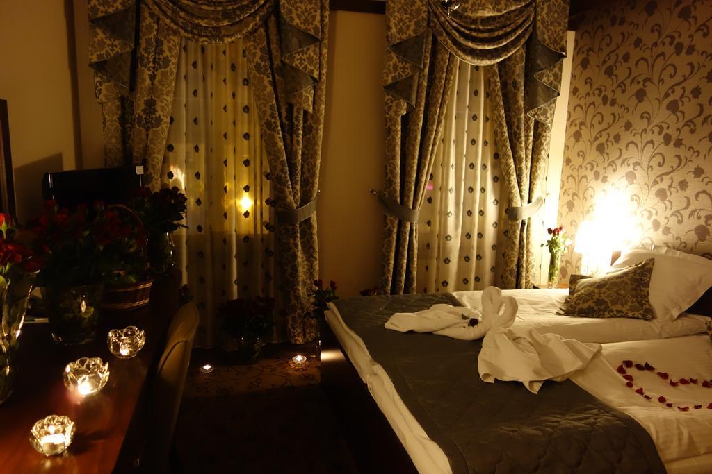 Hotel-Restauracja Platan ชานูฟ ภายนอก รูปภาพ